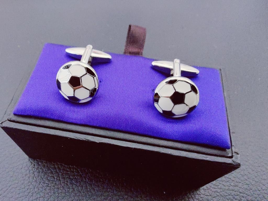 Voetbal manchetknopen nieuw in doosje wk, Ophalen of Verzenden, Nieuw, Overige materialen