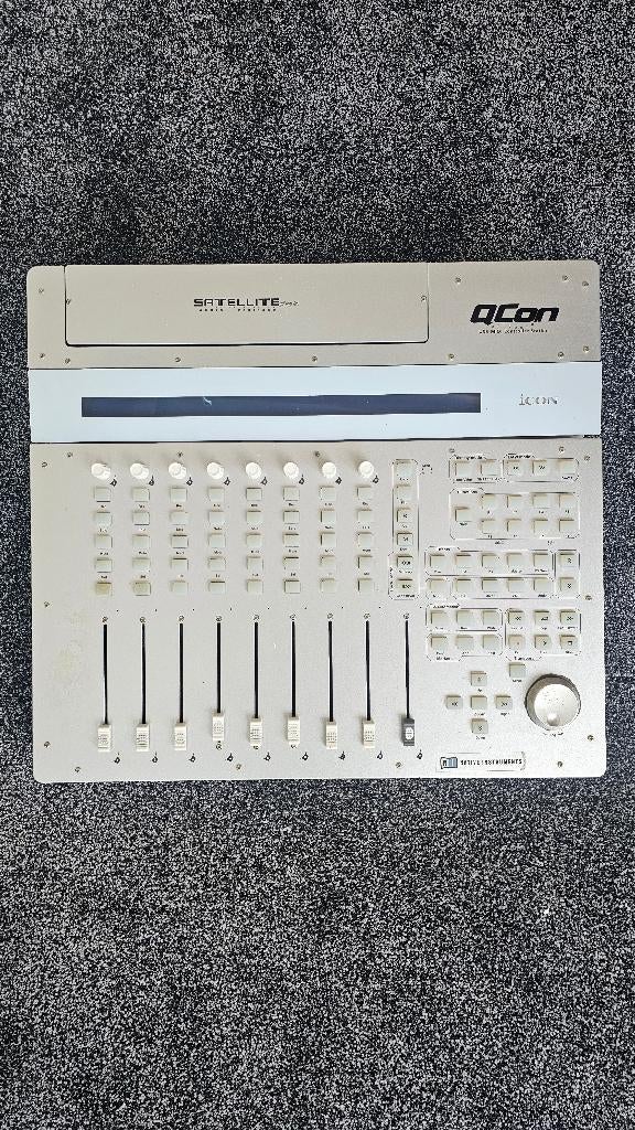 ICON Qcon, Muziek en Instrumenten, Mengpanelen, Gebruikt, 5 tot 10 kanalen, Ophalen of Verzenden