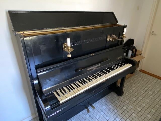Piano gratis op halen, Muziek en Instrumenten, Ophalen, Gebruikt, Zwart, Piano