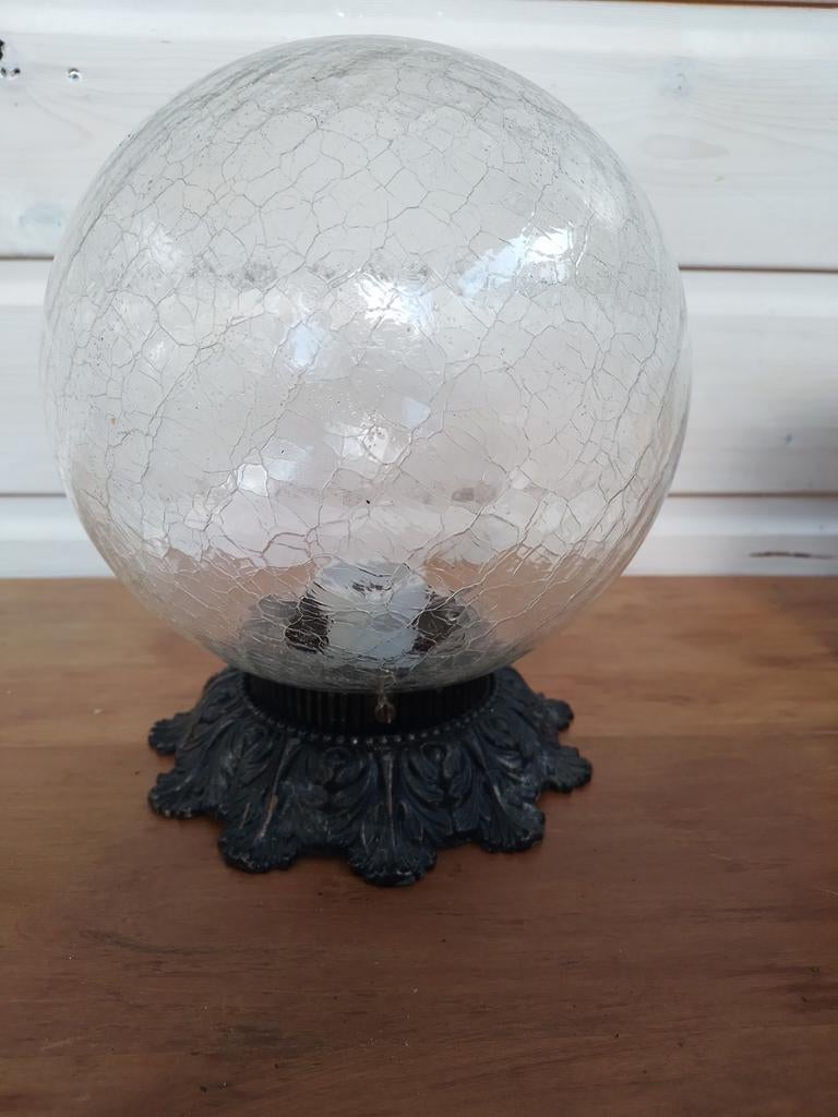 Vintage Buitenlamp Bol met Craquelé Glas en Sierlijke Voet, Ophalen of Verzenden, Gebruikt, Vintage, Klassiek, Sierlijk