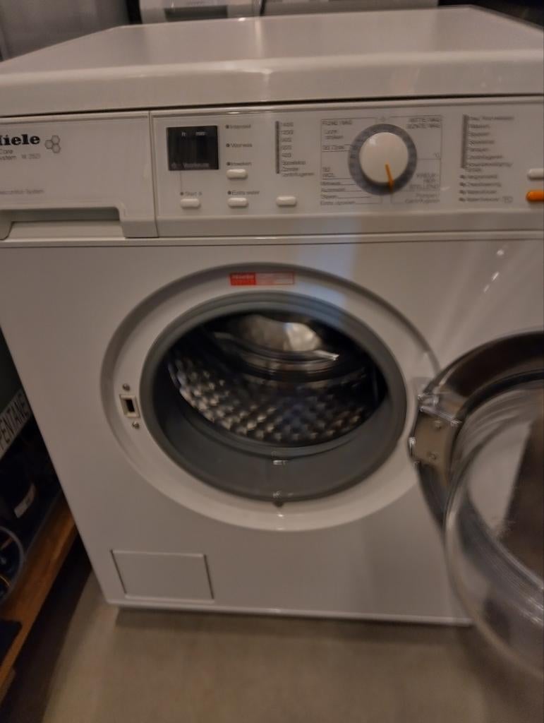 Miele W2521 wasmachine 5 kg, Ophalen, 1200 tot 1600 toeren, Gebruikt, 4 tot 6 kg
