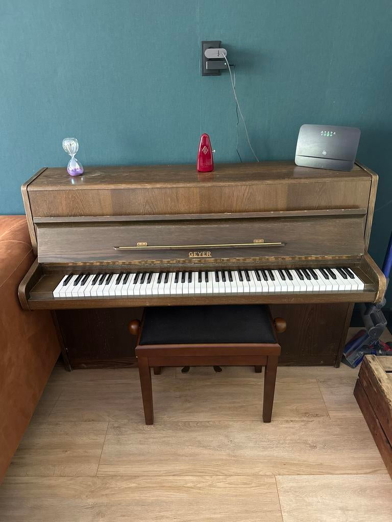 Geyer Piano met Kruk - Goede Staat, Muziek en Instrumenten, Piano's, Ophalen of Verzenden, Gebruikt, Bruin, Piano