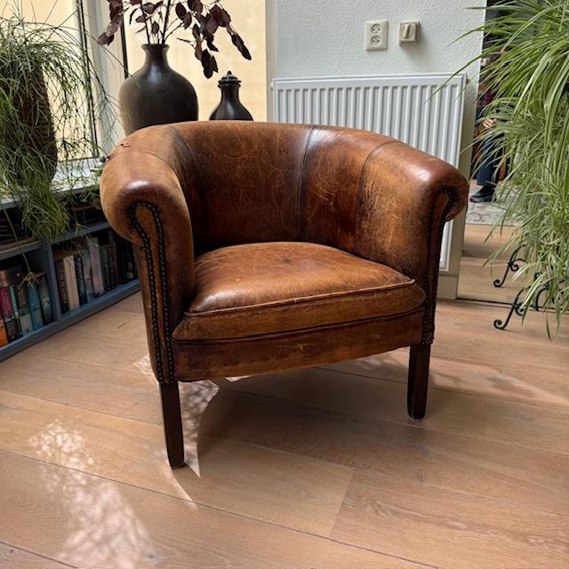 Vintage schapenlederen Engelse clubfauteuil, Huis en Inrichting, Fauteuils, Ophalen, Gebruikt, Minder dan 75 cm, Leer