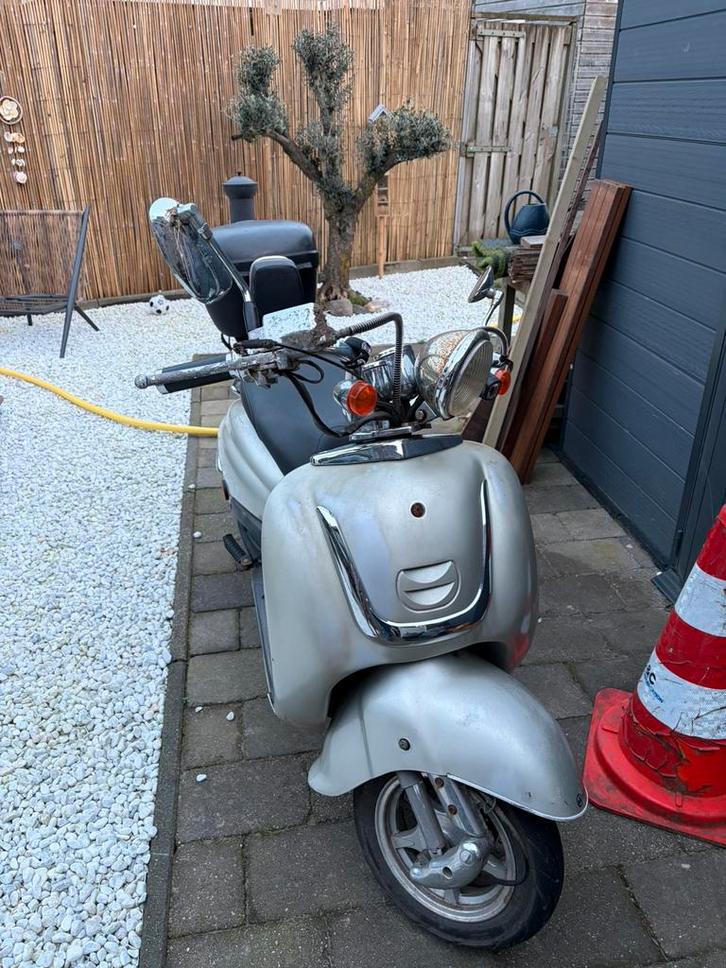Retro scooter, Fietsen en Brommers, Snorfietsen en Snorscooters, Zo goed als nieuw, Overige merken, Benzine, Ophalen of Verzenden