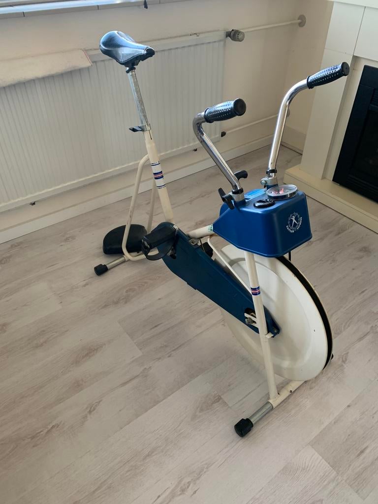 Hometrainer. Eenvoudig degelijk model.vraagprijs € 25,00, Ophalen, Gebruikt, Hometrainer
