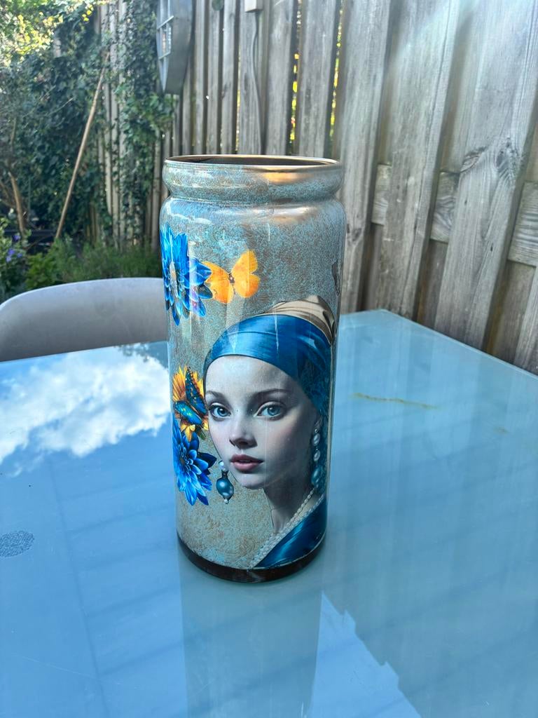 Unieke vaas Meisje met de parel, Huis en Inrichting, Woonaccessoires | Vazen, Overige materialen, Gebruikt, Overige kleuren, Ophalen of Verzenden