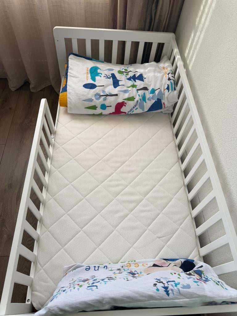 Peuterbed petite amelie, Kinderen en Baby's, Kinderkamer | Bedden, 70 tot 85 cm, 140 tot 160 cm, Zo goed als nieuw, Ophalen