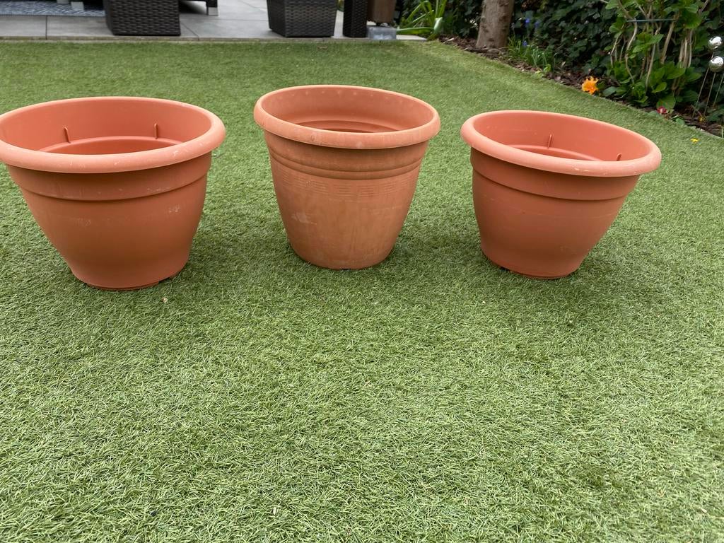 Kunststof bloempotten kleur terra cotta - 3 stuks gebruikt, Tuin en Terras, Kunststof, Gebruikt, Rond, Minder dan 40 cm