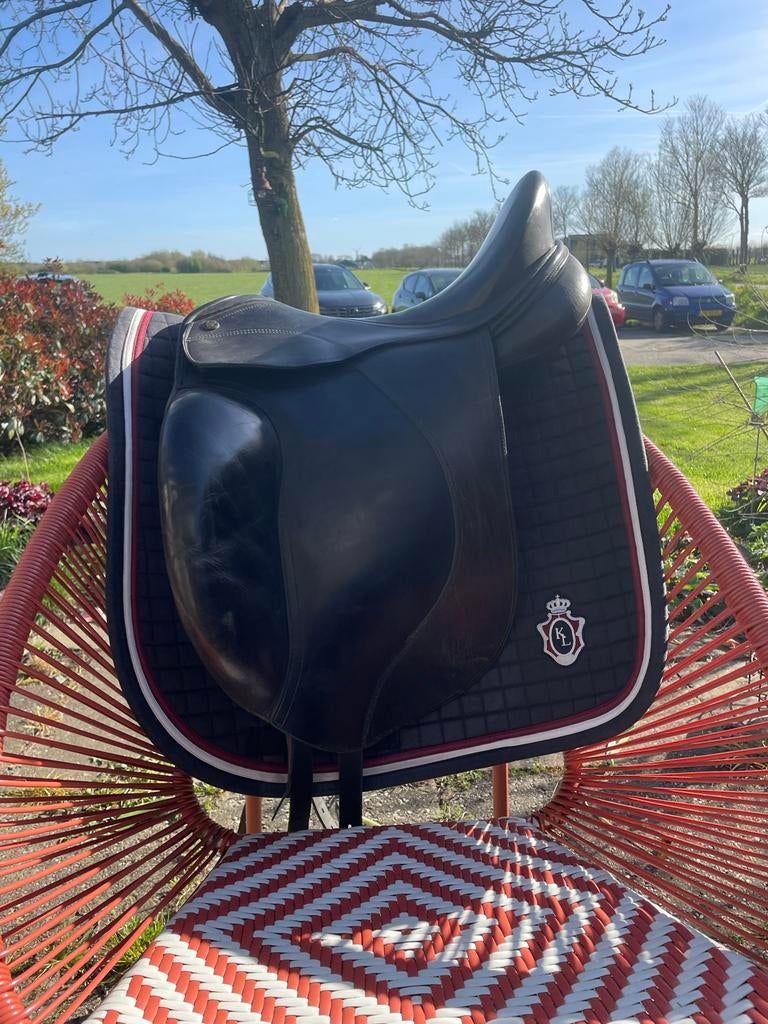 Macrider zadel 17.5 inch medium, Dieren en Toebehoren, Paarden en Pony's | Zadels, Ophalen of Verzenden, Gebruikt, Dressuur
