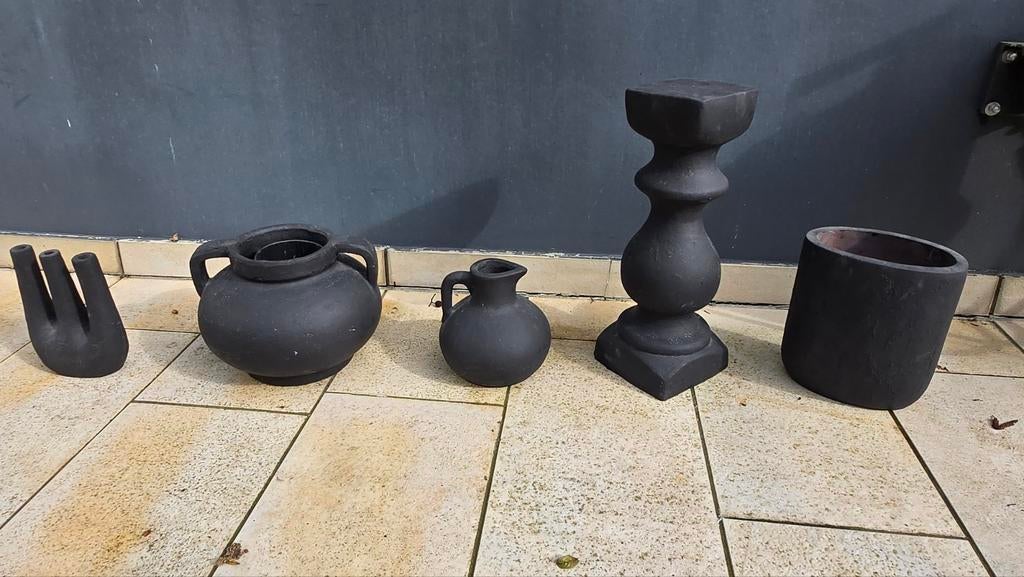 Leuke zwarte stenen potten, Huis en Inrichting, Woonaccessoires | Vazen, Steen, Zwart, Ophalen of Verzenden, Zo goed als nieuw