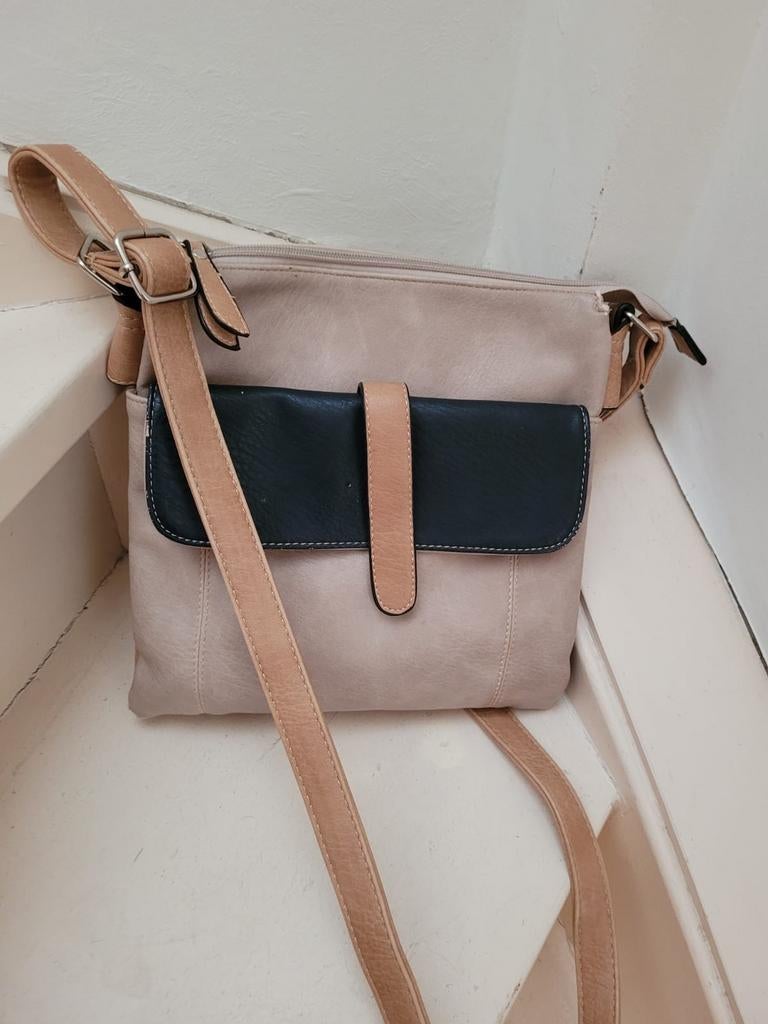 Mooie damestas leer leren tas met meer vakjes de afmetingen, Sieraden, Tassen en Uiterlijk, Tassen | Damestassen, Ophalen of Verzenden