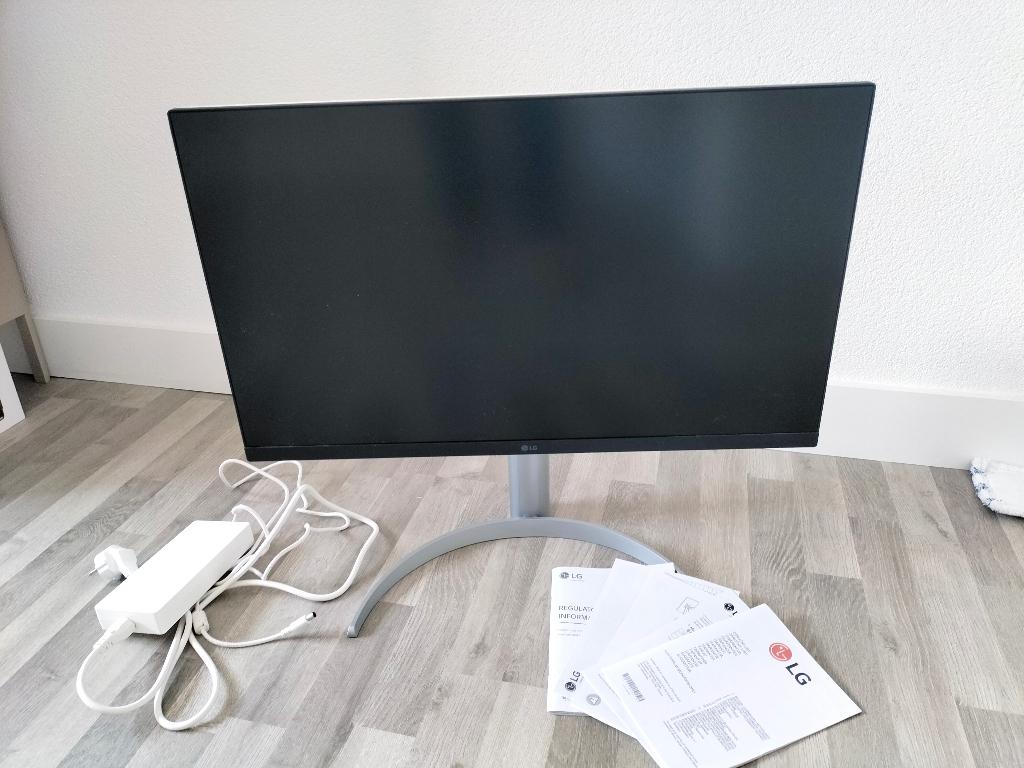 LG Monitor, Computers en Software, Monitoren, Ophalen, IPS, Kantelbaar, Zo goed als nieuw