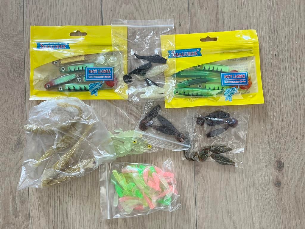 Te koop aangeboden set 1, heel veel klein kunststof kunstaas, Ophalen of Verzenden, Nieuw, Complete set