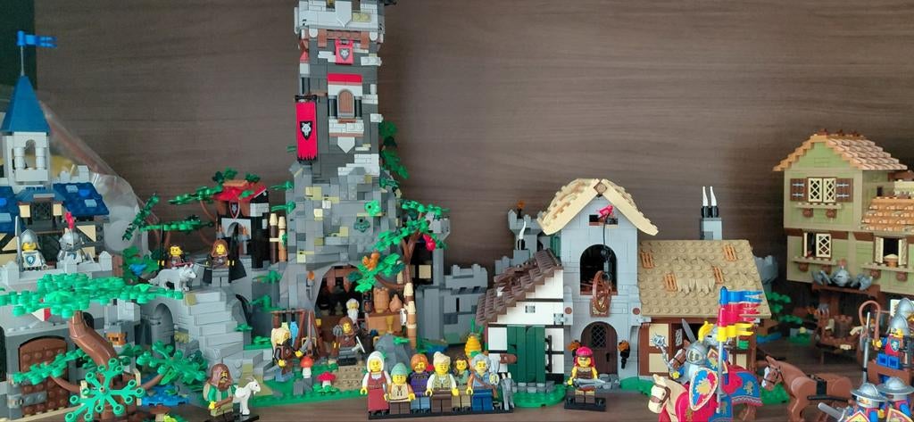 Lego Middeleeuws Kasteel & Burcht Dorp met Veel Poppetjes, Kinderen en Baby's, Speelgoed | Duplo en Lego, Lego, Ophalen of Verzenden