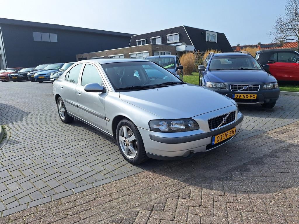 Volvo S60 2.4 Edition / Goed verzorgde auto / APK maart 2027, Auto's, Volvo, Voorwielaandrijving, Gebruikt, Metallic lak, S60