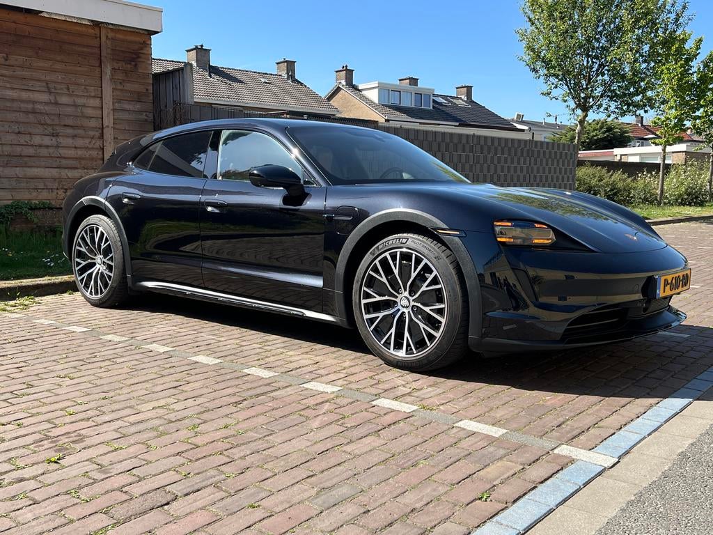 Porsche Taycan Cross 2022 44000km stoelkoeling verw. a bank!, Auto's, Automaat, 2220 kg, Beige, 110 €/maand