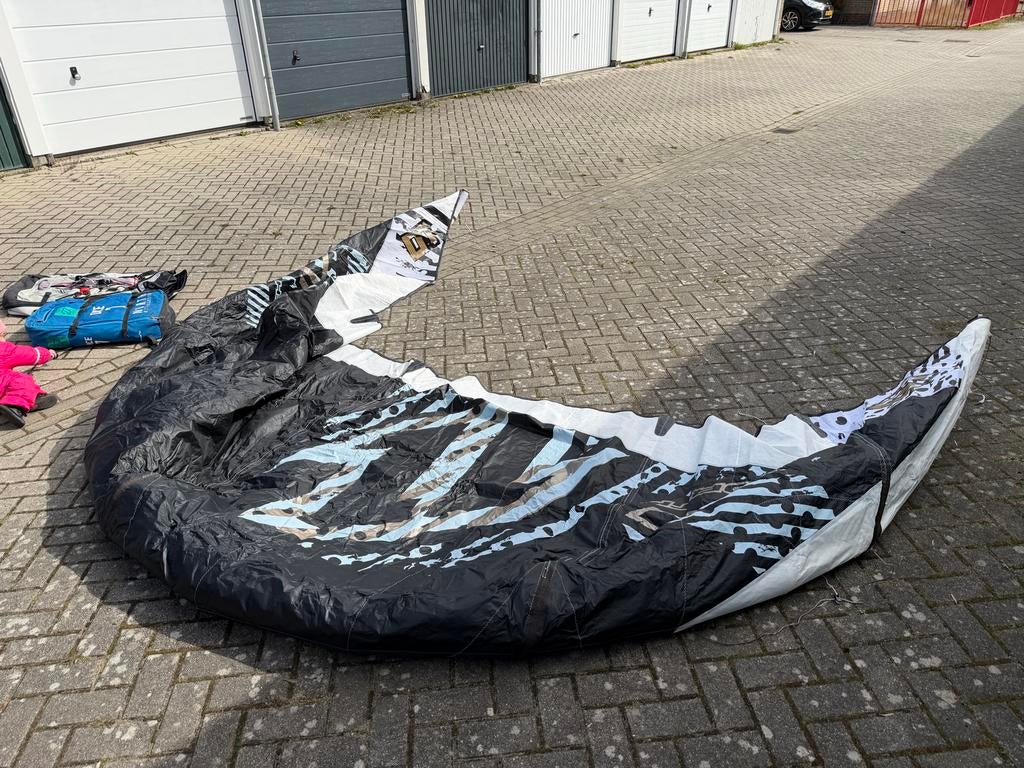 North 9m kite incl. bar en pomp, Watersport en Boten, Kitesurfen, Ophalen, 9 m², Bar, Geen board