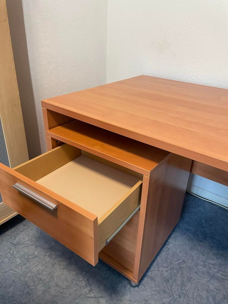 Houten bureau met lades, Huis en Inrichting, Bureaus, Ophalen, Overige typen, Gebruikt, Bruin