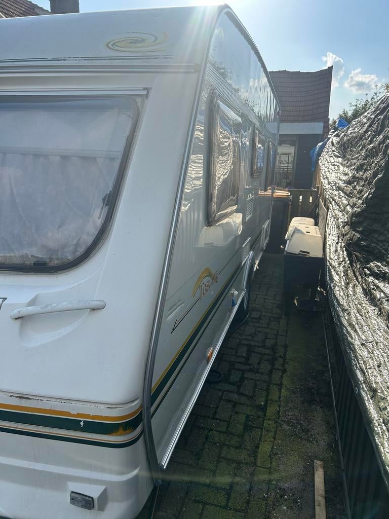 Swift Toscane 490/2 - Compacte en complete caravan, Caravans en Kamperen, Caravans, Rondzit, Omvormbare zithoek, Bedrijf, 4 tot 5 meter