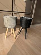 Twee bloempotten van rotan, Ophalen, Minder dan 30 cm, Rond, Zo goed als nieuw