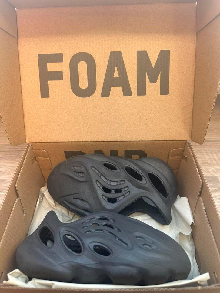 Yeezy foam runner, Kinderen en Baby's, Kinderkleding | Schoenen en Sokken, Zo goed als nieuw, Overige typen, Jongen of Meisje