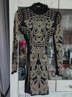 Mooie zwarte studs jurk (S), Ophalen of Verzenden, Zo goed als nieuw, Zwart, Onder de knie