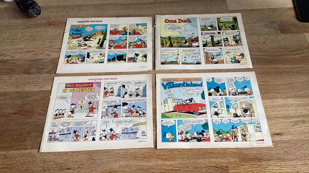 4 margriet donald duck boekjes uit 1975, Gelezen, Europa, Ophalen of Verzenden, Meerdere comics