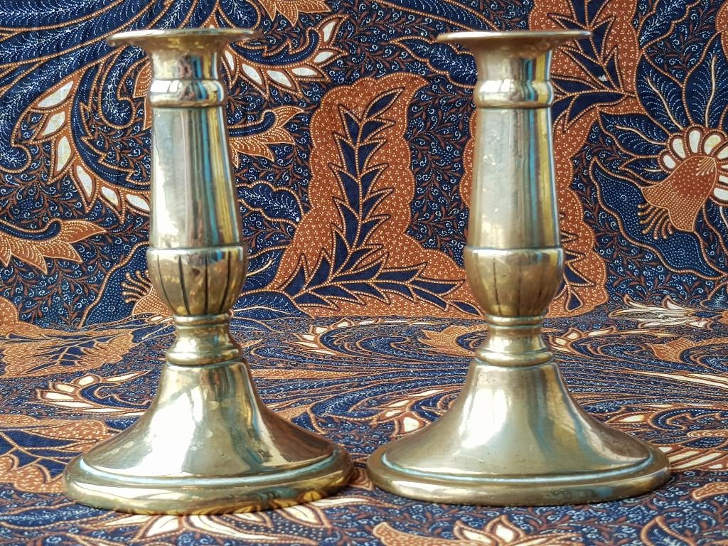 Mooi stel zware antieke kandelaars uit Engeland 14,5 cm., Antiek en Kunst, Ophalen of Verzenden, Koper of Brons