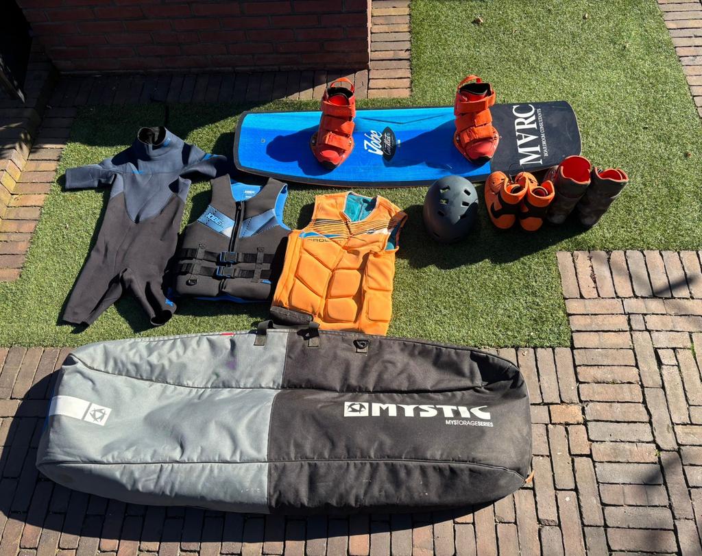 Jobe Watersport Set: Wetsuit, Vesten, Board, Helm & Tas, Ophalen, Gebruikt, Overige typen