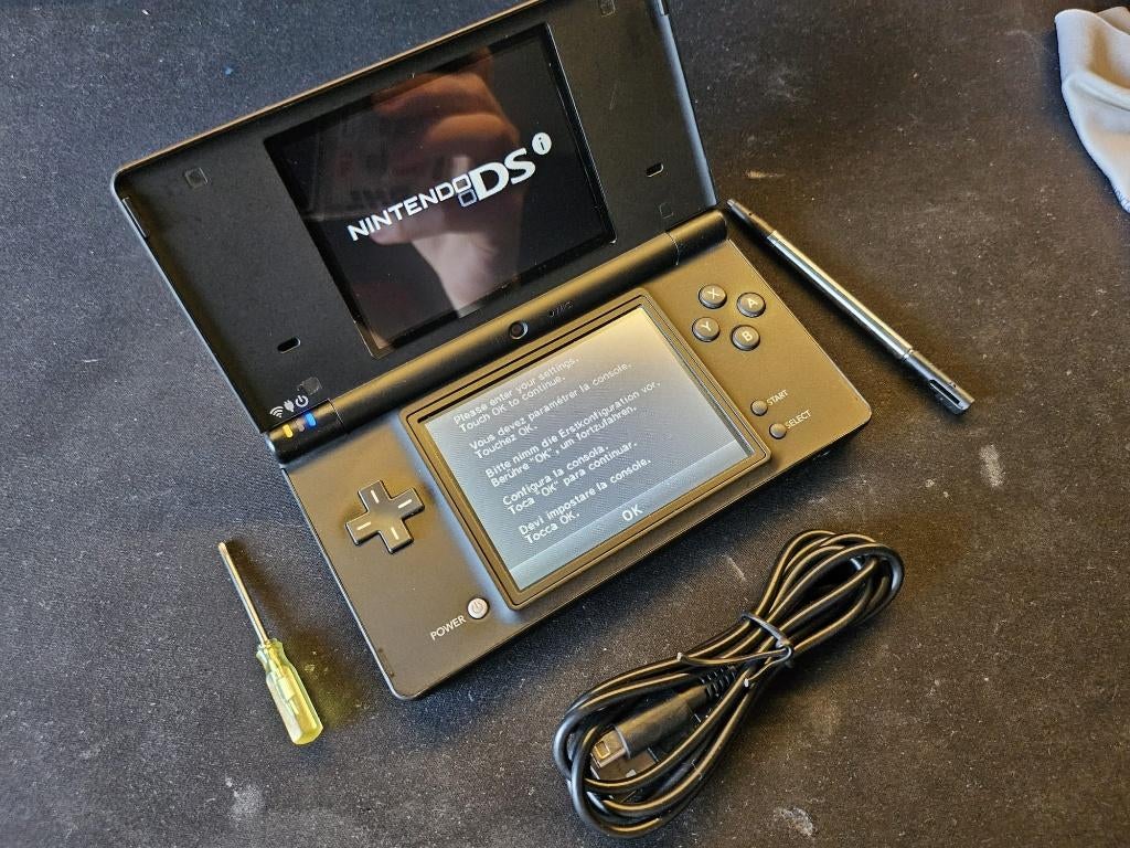 Zwarte Nintendo DSi – Refurbished, Spelcomputers en Games, Spelcomputers | Nintendo DS, Ophalen of Verzenden, Refurbished, Zwart