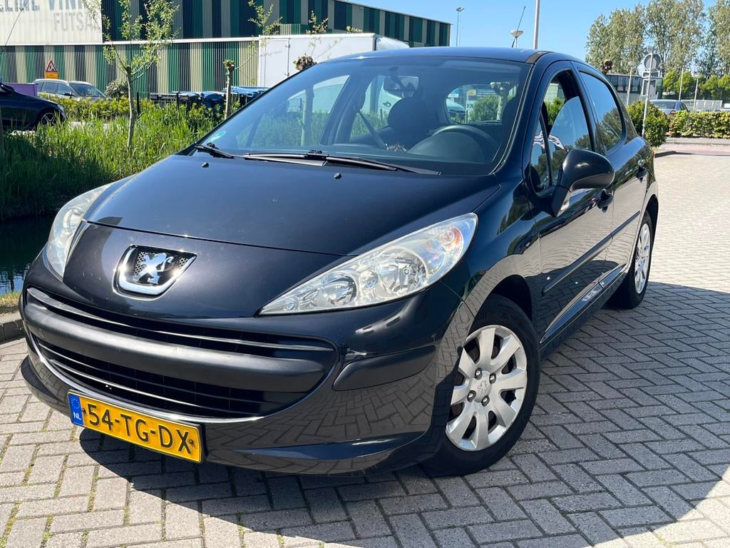Peugeot 207 1.4 16V 5DRS 2006 Zwart AIRCO / APK / NAP /, Voorwielaandrijving, 1360 cc, 4 cilinders, Origineel Nederlands
