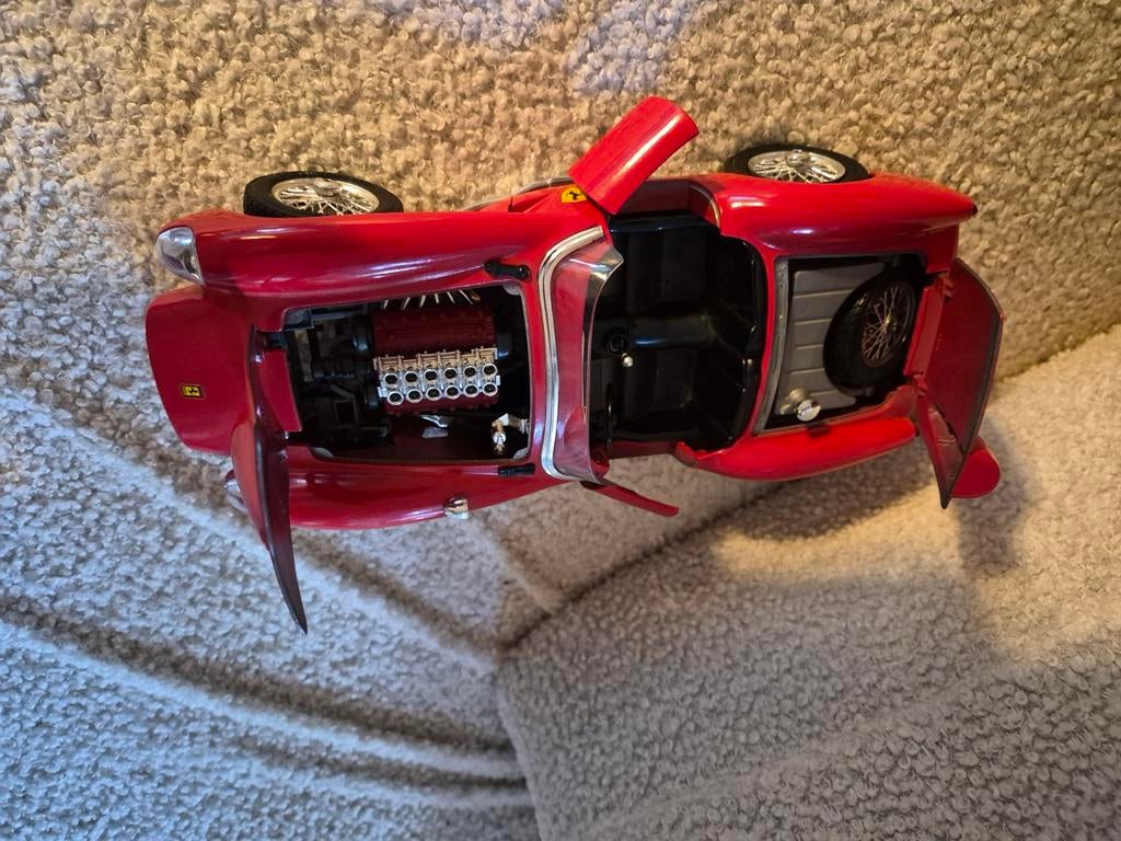 Ferrari 1.18 testarossa 1984, Hobby en Vrije tijd, Modelauto's | 1:18, Ophalen of Verzenden, Zo goed als nieuw, Bburago
