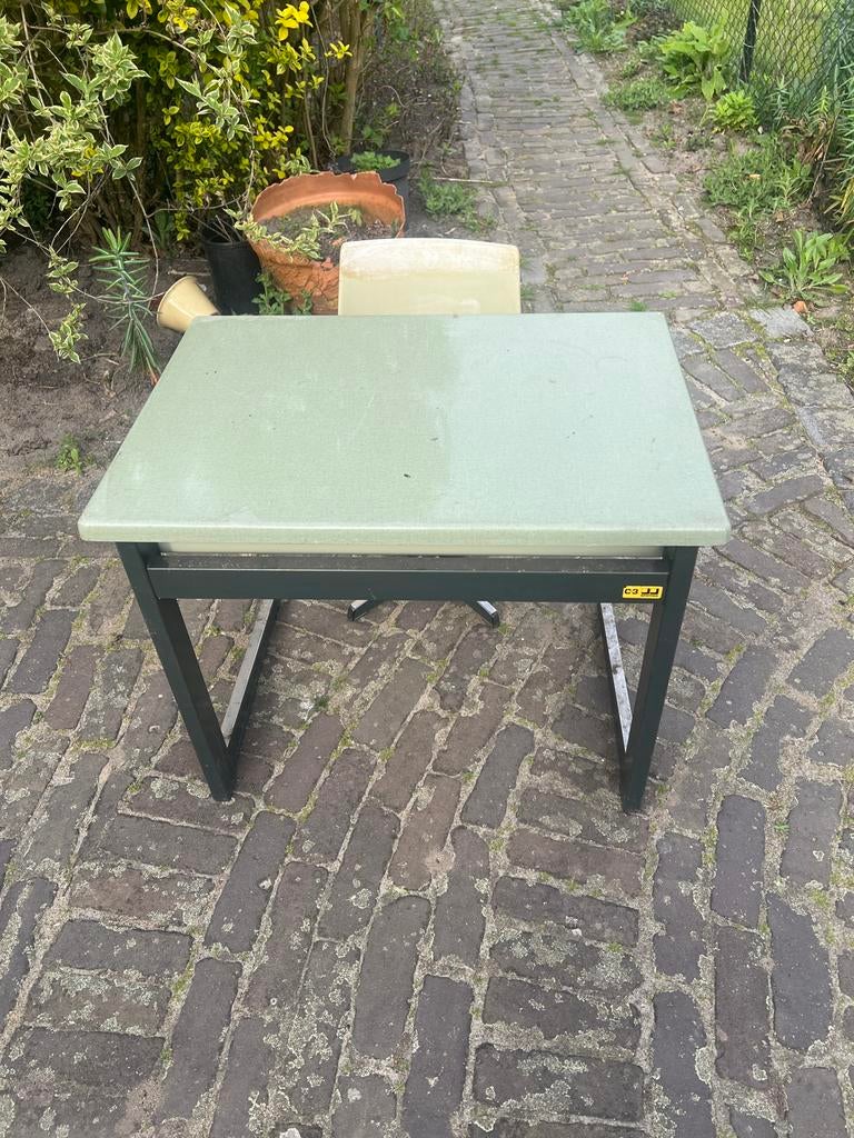 Oude school lessenaar C3 Eromes jaren 80 (2 stuks), Ophalen of Verzenden, Gebruikt, Tafel(s)