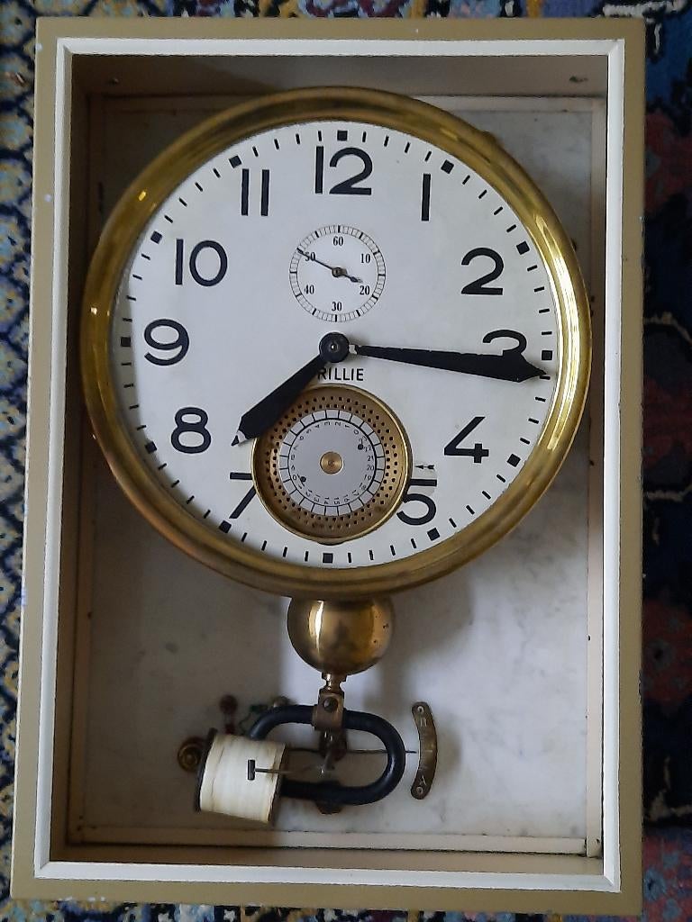 Brillie moeder-schakelklok (made in France 47), Antiek en Kunst, Antiek | Klokken, Ophalen of Verzenden