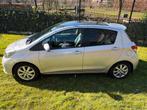 Toyota Yaris 1.3 Vvt-i 5-DRS CVT 2012 Grijs, Auto's, 40 €/maand, 4 cilinders, Grijs, 550 kg