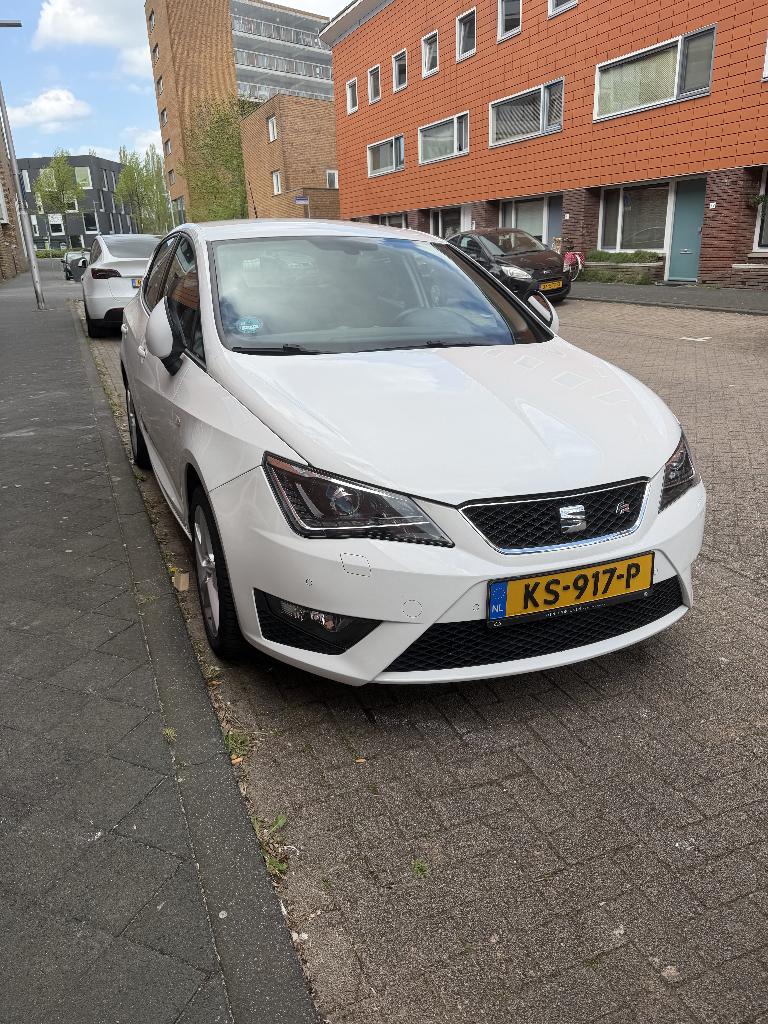 Seat Ibiza FR 1.0 TSI 95PK 5DRS 2016 NAP Carplay PDC Stoelve, Voorwielaandrijving, 40 €/maand, Zwart, 995 kg