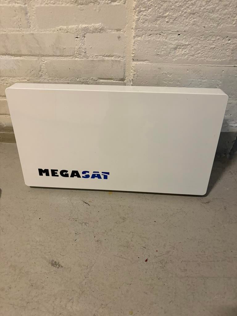 Megasat D2 vlakantenne wit met ingebouwde kop, Ophalen, Nieuw, (Schotel)antenne, Overige merken