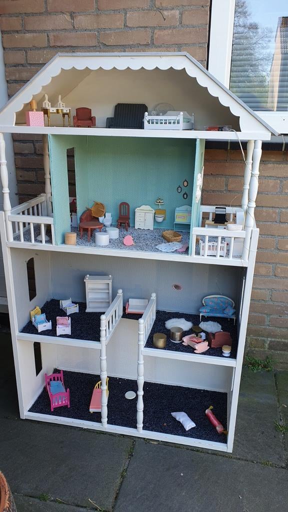 Groot poppenhuis met meubels, Kinderen en Baby's, Speelgoed | Poppenhuizen, Ophalen, Poppenhuis