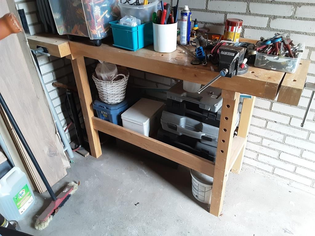 Stevige houten werkbank - H90cm B150cm, Doe-het-zelf en Verbouw, Werkbanken, Ophalen, Gebruikt, 120 tot 170 cm, Bankschroef
