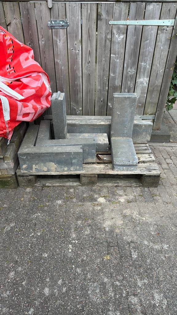 4 hoekstukken 2 betonbanden grijs, Tuin en Terras, Tegels en Klinkers, Ophalen, Overige typen, Zo goed als nieuw, Minder dan 5 m²