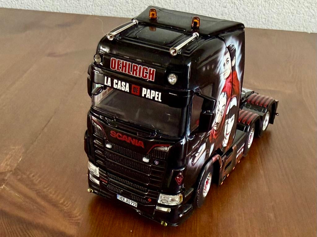 WSI models- Oehlrich (D): La Casa de Papel - Scania 770S, V8, Hobby en Vrije tijd, Ophalen of Verzenden, Zo goed als nieuw, Bus of Vrachtwagen