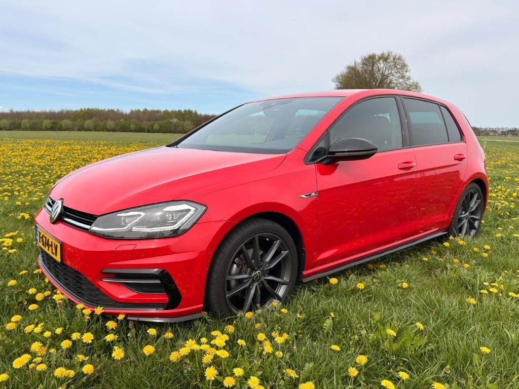 Volkswagen Golf 1.5 TSI 150pk 7-DSG 2020 volledig R-Line, Stof, 1498 cc, Zwart, 4 cilinders