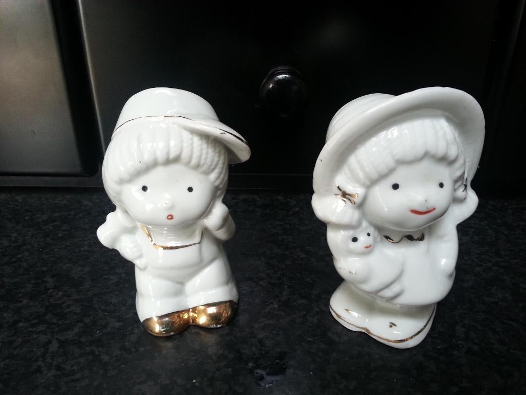porseleinen figuren "meisje grote hoed en jongen met pet", Verzamelen, Beelden en Beeldjes, Ophalen of Verzenden, Zo goed als nieuw