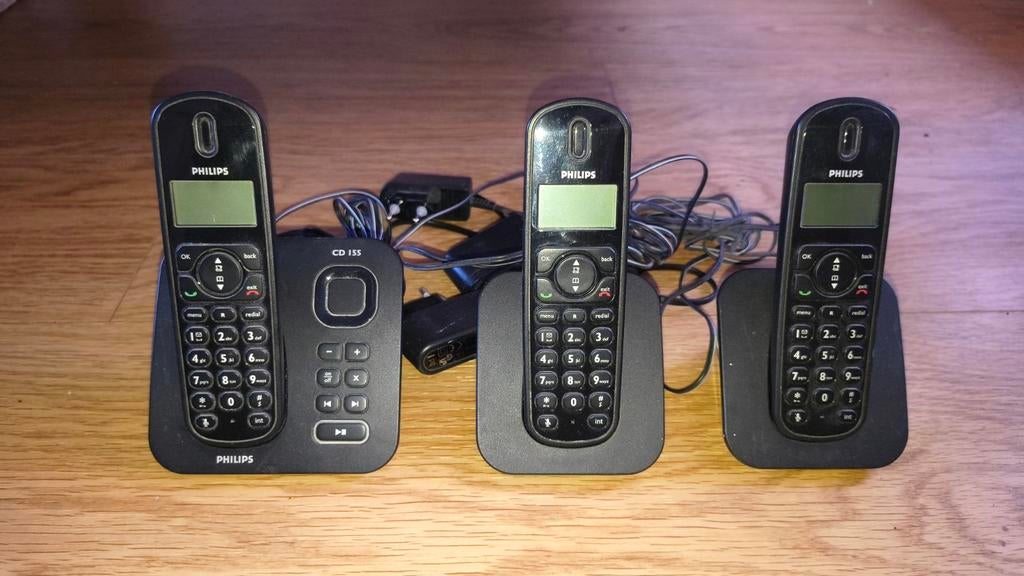 Philips CD 155 DECT telefoon set - 3 handsets, Telecommunicatie, Vaste telefoons | Handsets en Draadloos, Ophalen of Verzenden