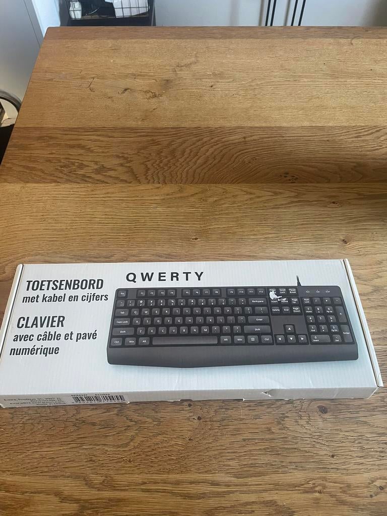 Nieuw in doos: Bedraad "Qwerty"  Plug&Play Toetsenbord, Ophalen of Verzenden, Qwerty, Nieuw, Bedraad