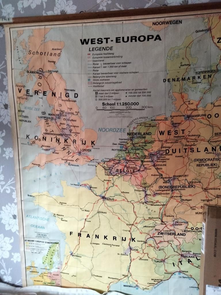 Antieke atlas, Gelezen, Overige atlassen, Ophalen of Verzenden, 1800 tot 2000