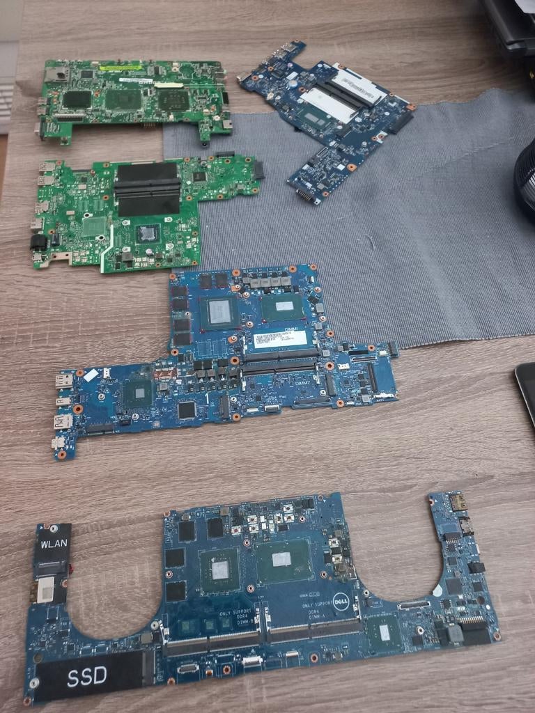 5 defecte laptop moederborden voor onderdelen, Computers en Software, Moederborden, Ophalen of Verzenden