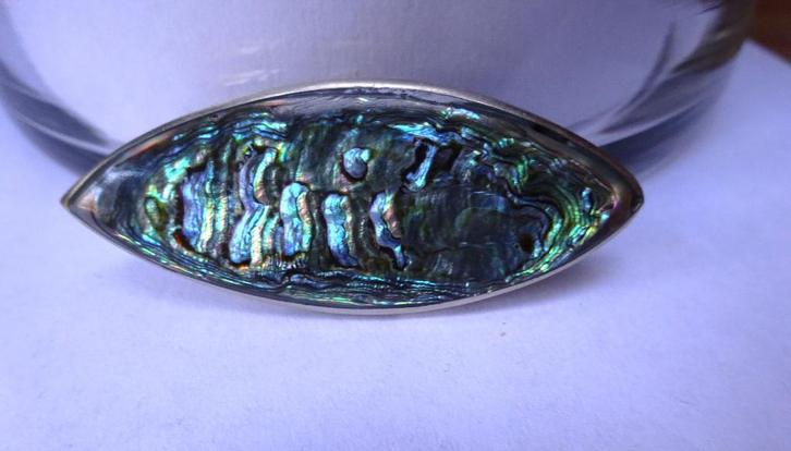 Alpaca elips vormig broche Abalone-inleg, Sieraden, Tassen en Uiterlijk, Broches, Gebruikt, Zilver, Blauw, 4 tot 7 cm, Verzenden