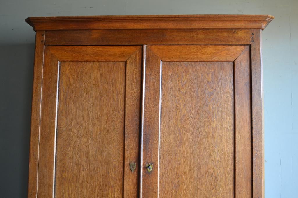 Prachtige strakke antieke eiken kast., Verzenden