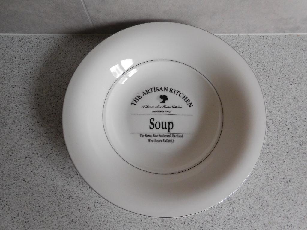 Bord 21 cm. Soup Lauren Ann Hunter the Artisan Kitchen, Ophalen of Verzenden, Zo goed als nieuw, Bord(en), Overige stijlen